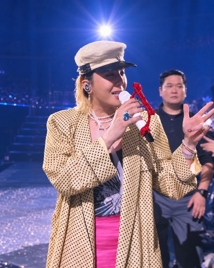 G-Dragon ở phần trình diễn solo. Ảnh: BTC cung cấp