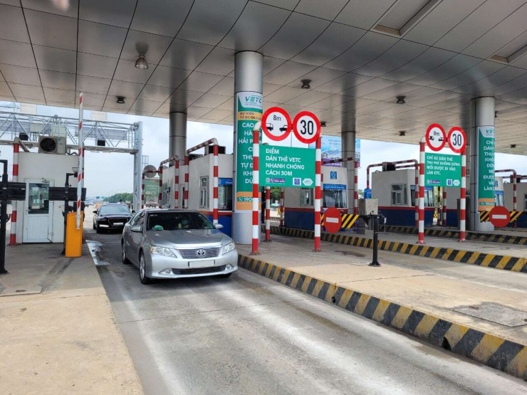 Trạm thu phí trên cao tốc Hà Nội - Hải Phòng. Ảnh: TA