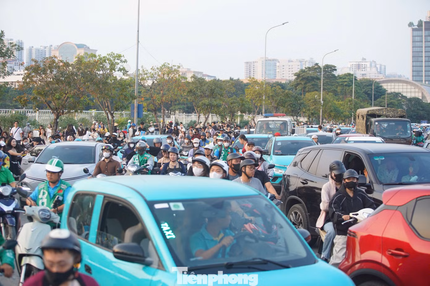 Xe ôm công nghệ, taxi được khán giả ưu tiên vì sự tiện lợi.