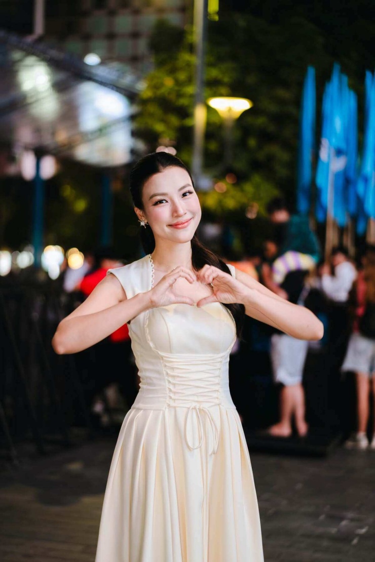 Ảnh sao 26/10: Đan Trường cùng vợ cũ khai trương quán cà phê ở Mỹ - 4