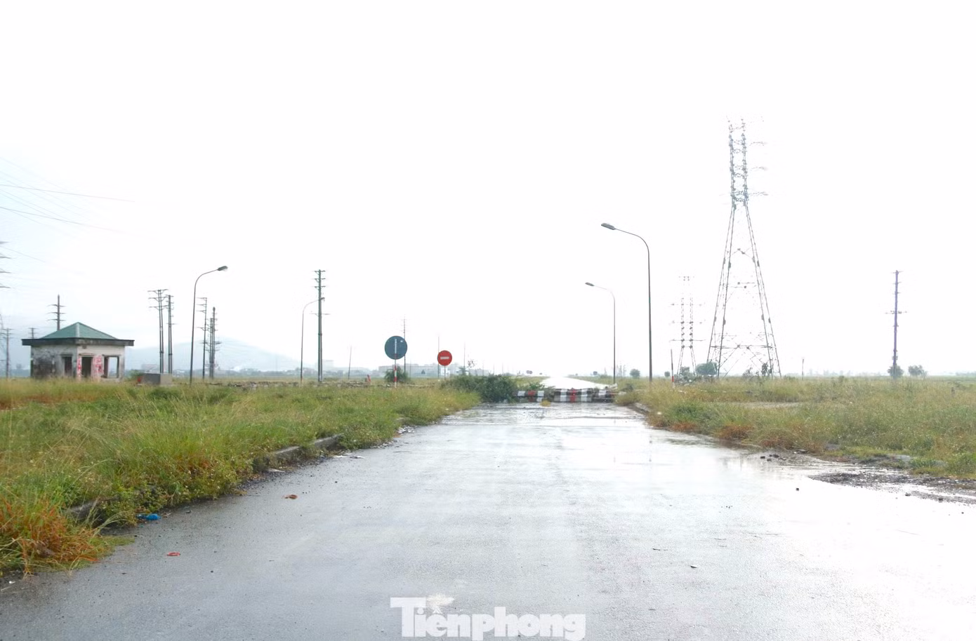 Đường N5, còn gọi là đường ngang Khu kinh tế Đông Nam Nghệ An, được phê duyệt từ năm 2008 và hoàn thành vào tháng 8/2025. Tuyến đường dài gần 6,6 km, có nền đường rộng 56m, mặt đường 2 bên rộng từ 7,5 đến 15m. Dự án được đầu tư với quy mô lớn nhằm phục vụ nhu cầu vận tải, kết nối các khu công nghiệp và hệ thống giao thông đối ngoại.
