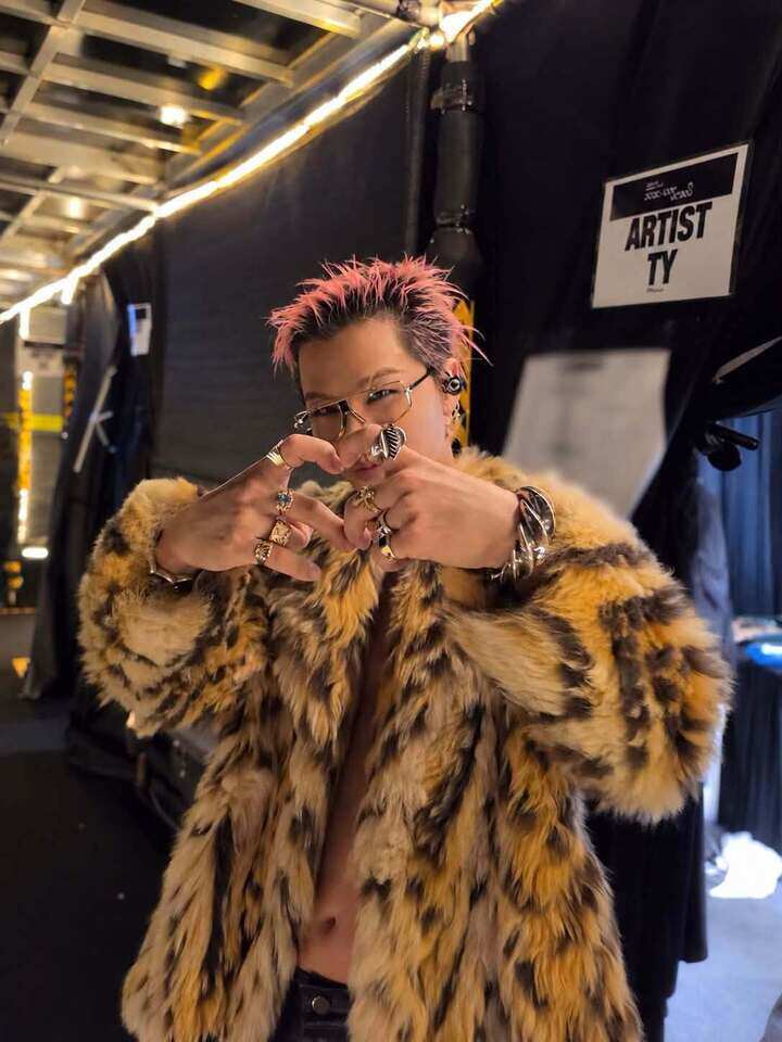 BIGBANG hé lộ loạt ảnh hậu trường sau hai đêm diễn ở Hà Nội - 7