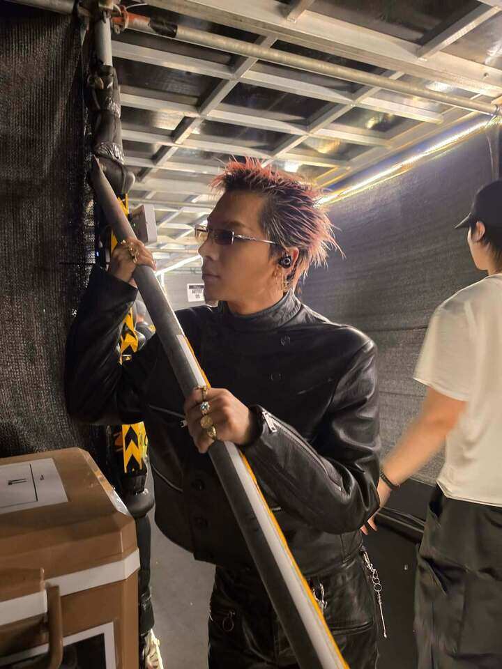 BIGBANG hé lộ loạt ảnh hậu trường sau hai đêm diễn ở Hà Nội - 9
