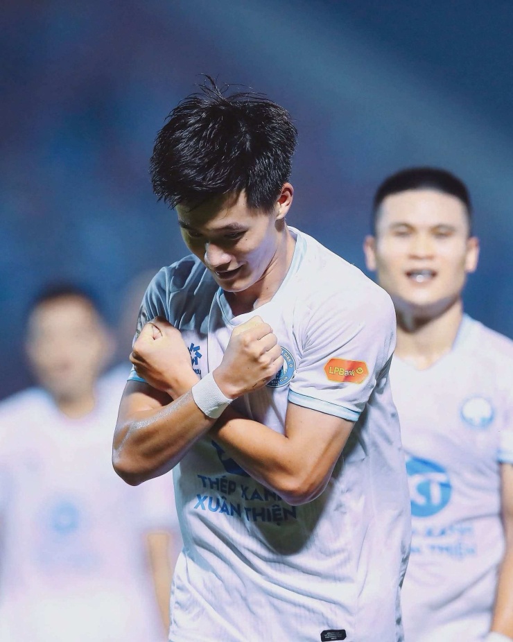 Trần Ngọc Sơn đã ra sân cả 5 trận của Thép xanh Nam Định ở V.League 2026/2027. Ảnh: FBNV.