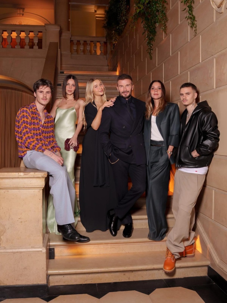 David Beckham bên bà xã và các con. Ảnh: Instagram/ davidbeckham