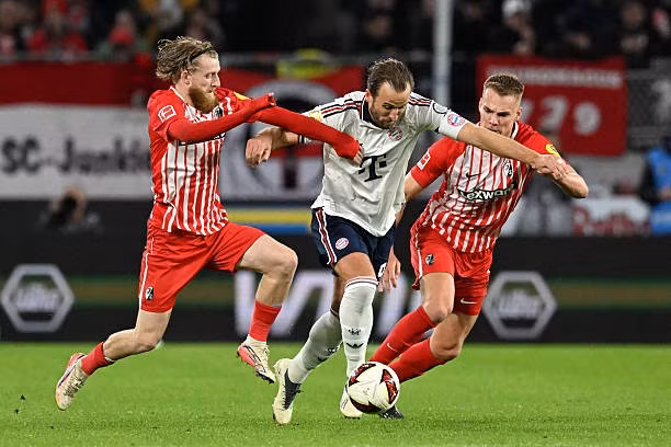Kane ghi 12 bàn cho tuyển Anh mùa trước, trong đó có 6 bàn tại World Cup, nâng tổng số bàn thắng của anh lên 73.