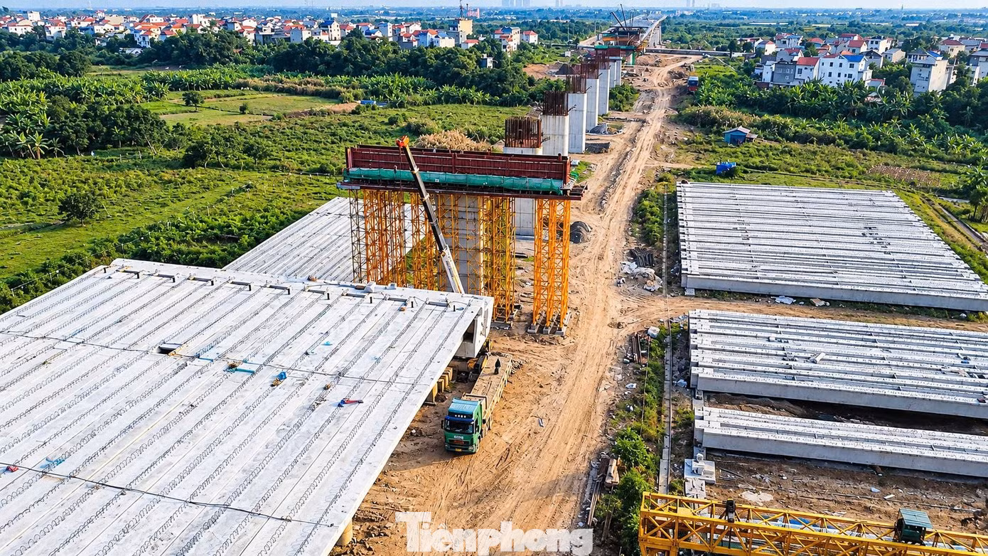 Cuối tháng 10, công tác giải phóng mặt bằng phục vụ dự án đã hoàn thành; hai gói thầu xây lắp đang tổ chức 30 mũi thi công, sản lượng đạt khoảng 51% giá trị hợp đồng.