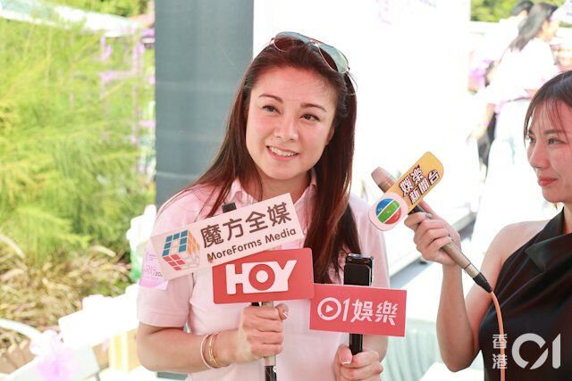 Liêu Bích Nhi trả lời phỏng vấn. Ảnh: HK01