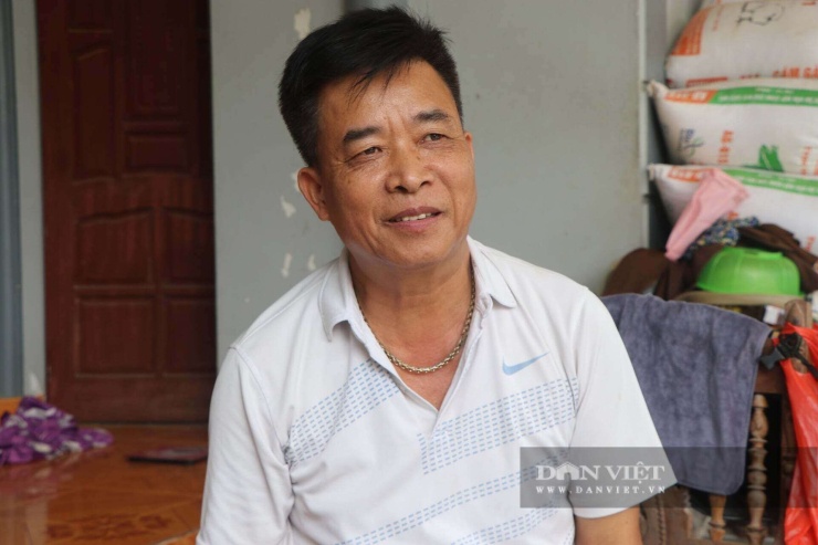 Ông Nguyễn Văn Truyền - Trưởng xóm Mom vui vẻ cho biết, người dân đồng tình, ủng hộ chủ trương sáp nhập. Ảnh: Gia Khiêm
