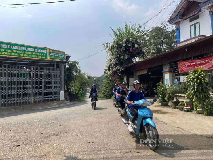 Một góc xóm Bu Chằm. Ảnh: Gia Khiêm