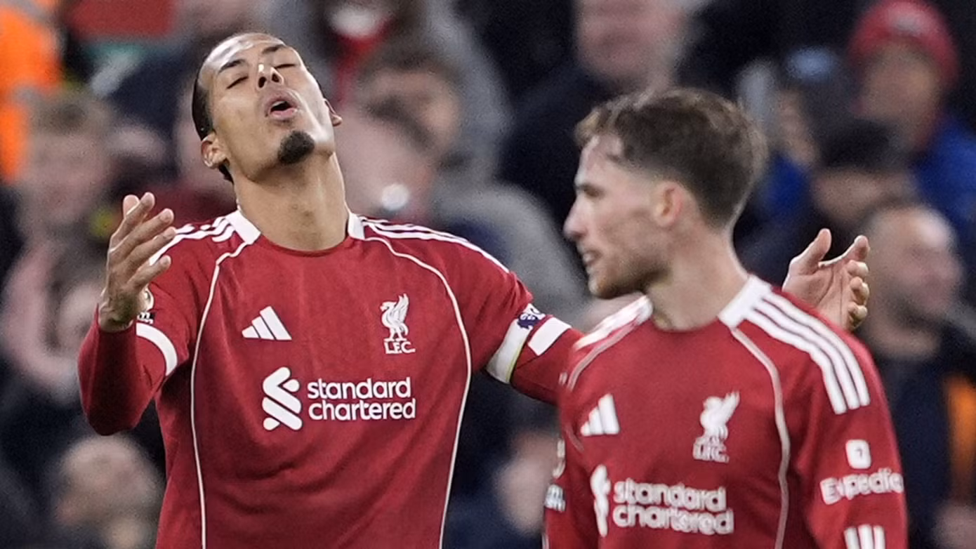 Hàng thủ Liverpool đang để lại nhiều dấu hỏi