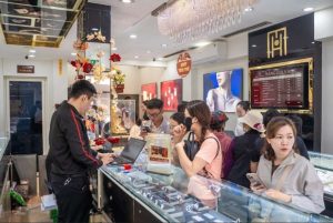 Giá vàng hôm nay 29/10: Vàng thế giới chìm trong sắc đỏ
