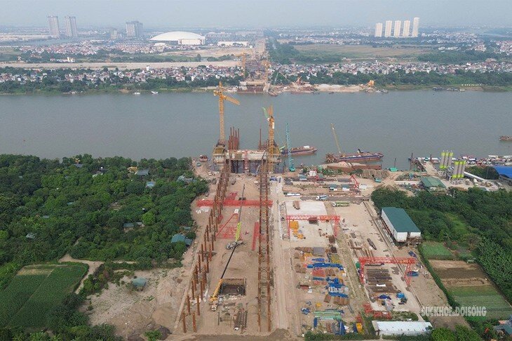 Cầu Tứ Liên với các hạng mục cầu chính, cầu dẫn đang được triển khai. Ảnh: Tuấn Anh