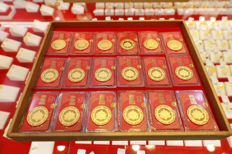 Giá vàng hôm nay 30/10: Vàng thế giới giảm sâu - 1