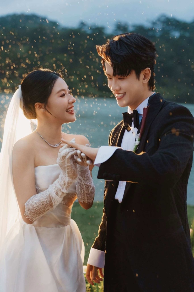 Vũ Thịnh - Fanny Trần khoe dấu mốc mới trên chặng đường yêu. Ảnh: FBNV