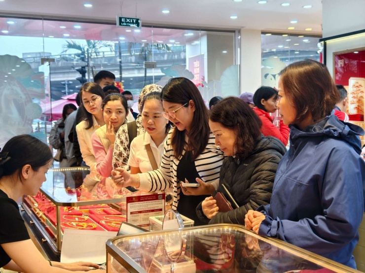 Giá vàng hôm nay 25/9: Vàng thế giới liên tục giảm sâu - 2