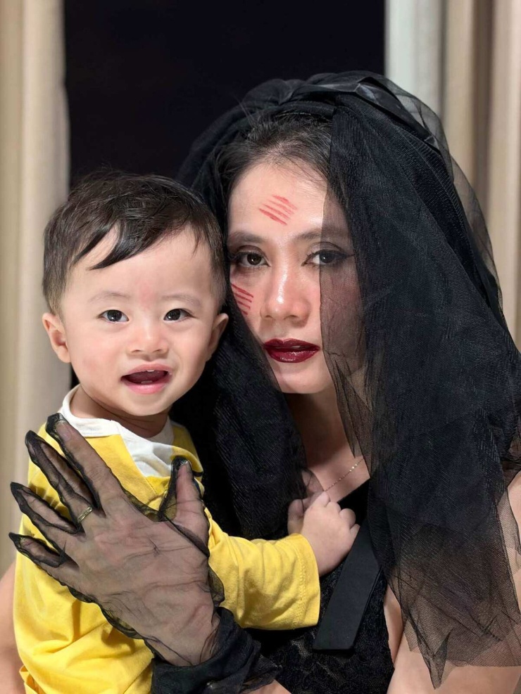 Ảnh sao 31/10: Lê Phương mặc gợi cảm đi ăn tối với chồng - 4