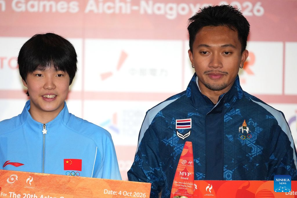 Yu Zidi (bên trái, 13 tuổi) và Puripol Boonson (bên phải, 20 tuổi) là 2 ngôi sao xuất sắc nhất ASIAD 2026