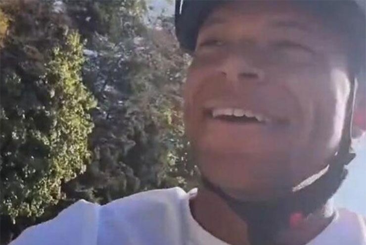 Mbappe đi xe đạp mặc dù đang dưỡng thương và không được HLV Mourinho cho phép