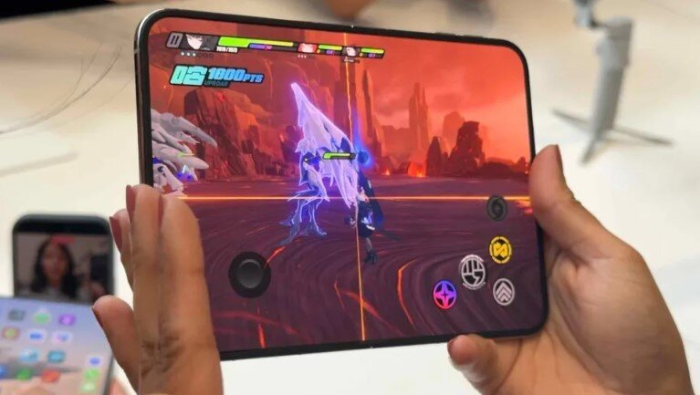 iPhone Duo cho phép chơi game cực ấn tượng.
