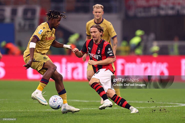 AC Milan (áo đỏ đen) thất bại cay đắng