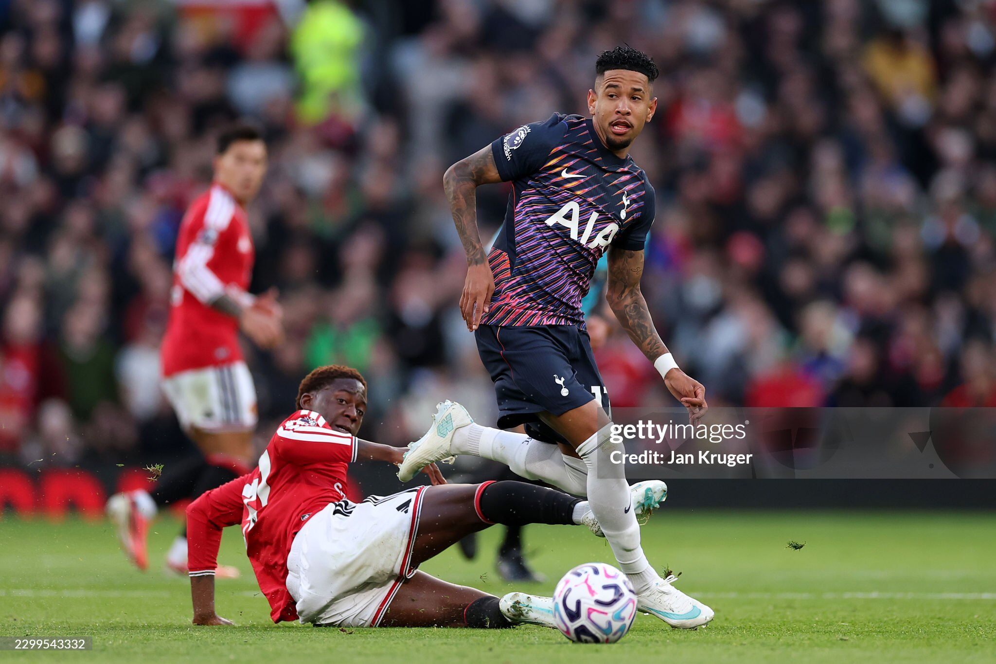 MU (áo đỏ) và Tottenham cùng gây thất vọng, đặc biệt là "Quỷ đỏ"