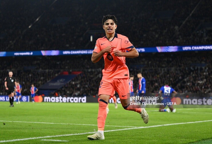 Espart có màn trình diễn chững chạc trước dàn sao PSG