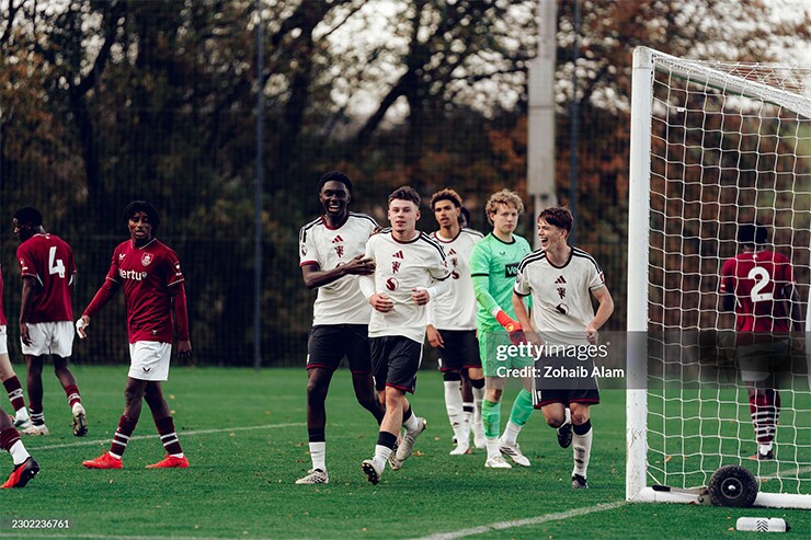 Kai Rooney vẫn cần thêm thời gian phát triển trước khi cạnh tranh vị trí ở đội một Man Utd
