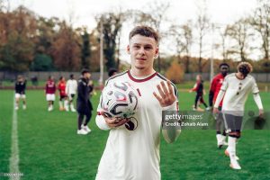 Con trai Rooney ghi 4 bàn trong 44 phút, fan MU đòi đưa lên đội chính