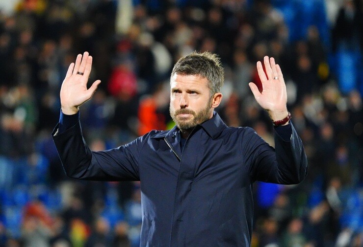 Carrick giơ tay xin lỗi người hâm mộ MU sau thất bại nặng nề tại Champions League