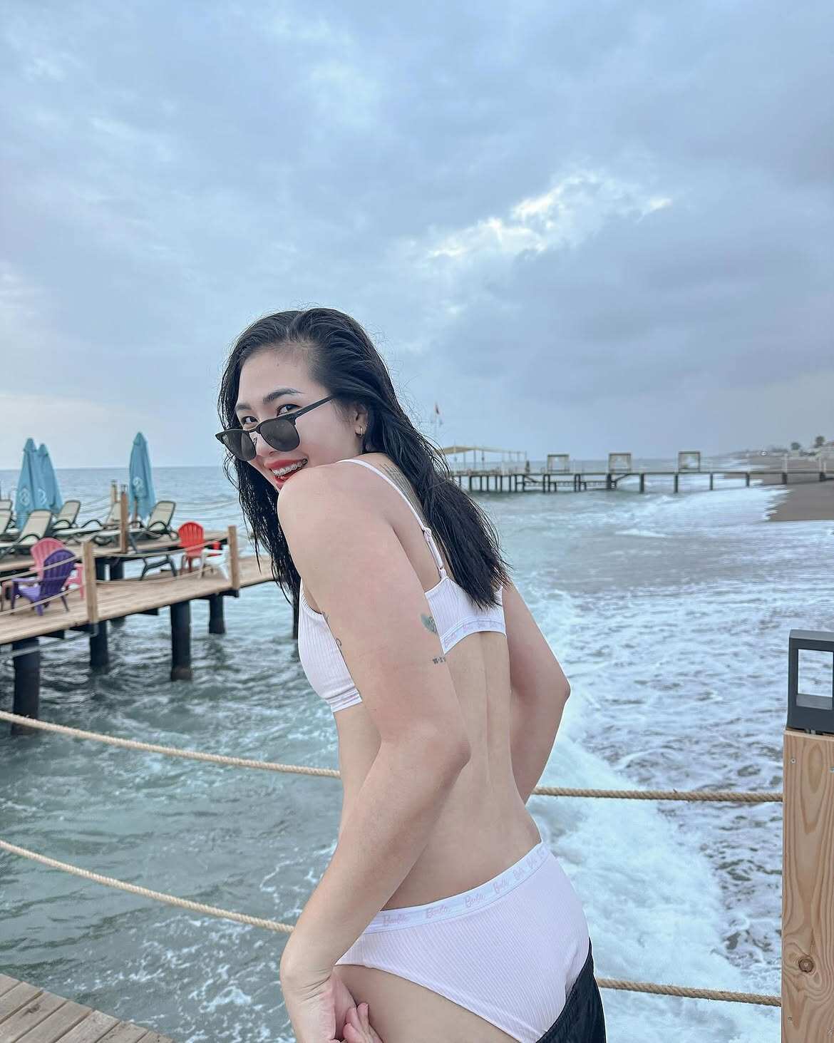 Mê mẩn với ảnh bikini của sao bóng chuyền Thái Lan sắp thi đấu ở Việt Nam - 4