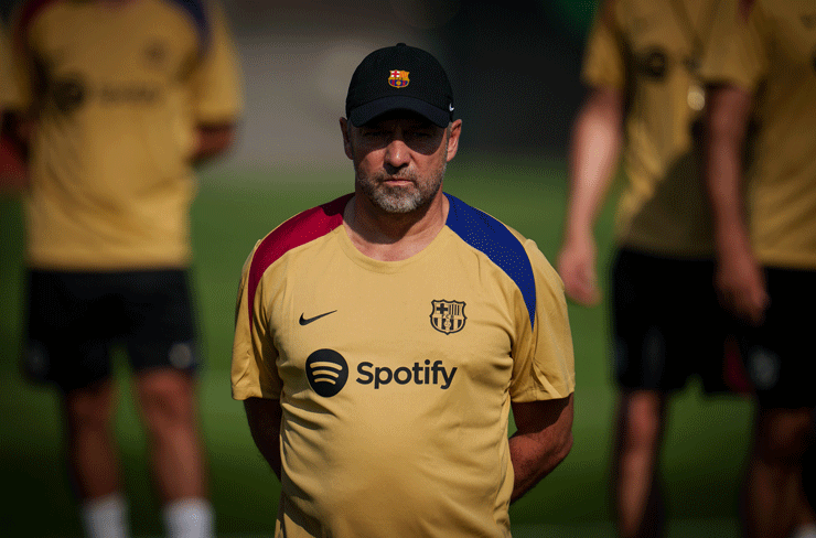 HLV Hansi Flick trước thử thách tái thiết Barcelona.