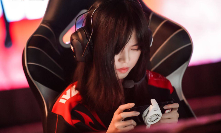 Cô gái xinh đẹp trở thành thần tượng mới của các game thủ nữ châu Á