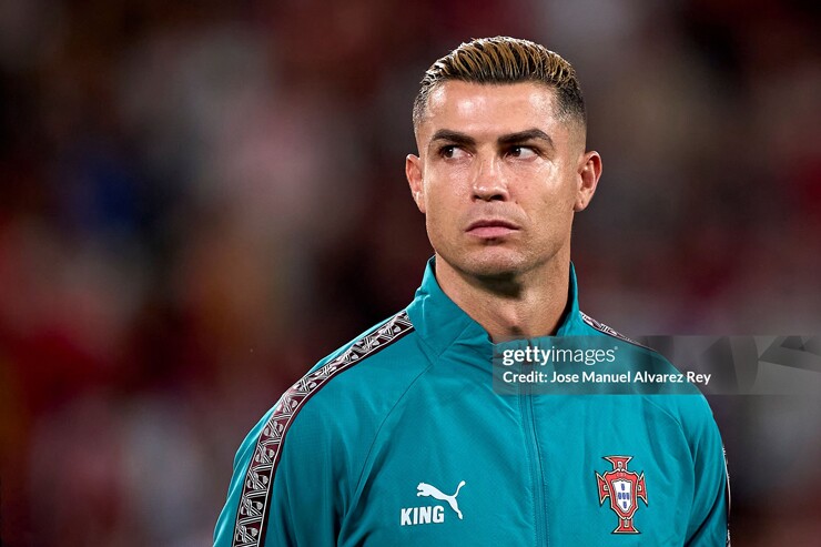 Messi được đặt cạnh Ronaldo trong video