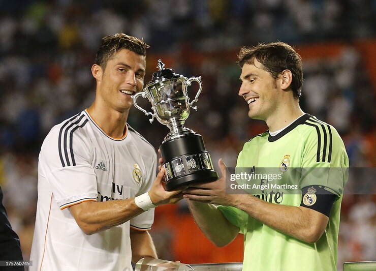 Casillas bất ngờ “cà khịa” Ronaldo