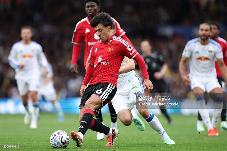 Lisandro Martinez chơi khá tốt trong hiệp 1 trước Leeds