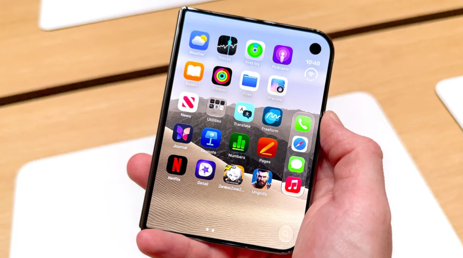 Bản lề của iPhone Duo được đánh giá cao.