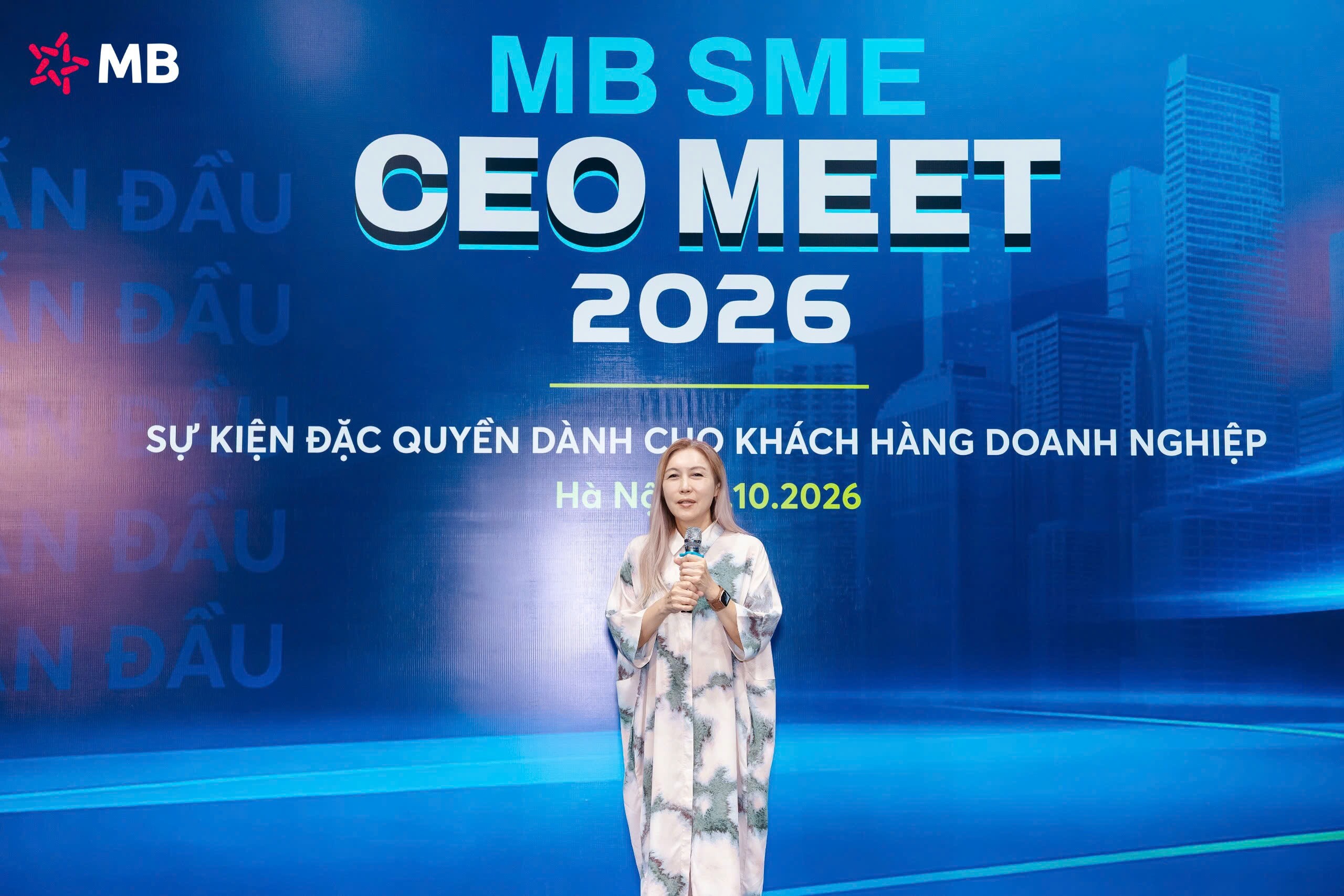 Bà Jacqueline Thng, Giám đốc Marketing và Trải nghiệm khách hàng Tập đoàn MB, kiêm Trưởng Văn phòng đại diện MB tại Singapore phát biểu tại sự kiện
