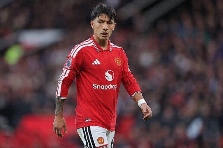 Martinez là cầu thủ bị WhoScored chấm điểm thấp nhất tại MU ở Premier League mùa này, với điểm số trung bình 6,39 trong số những cầu thủ đã thi đấu ít nhất 200 phút