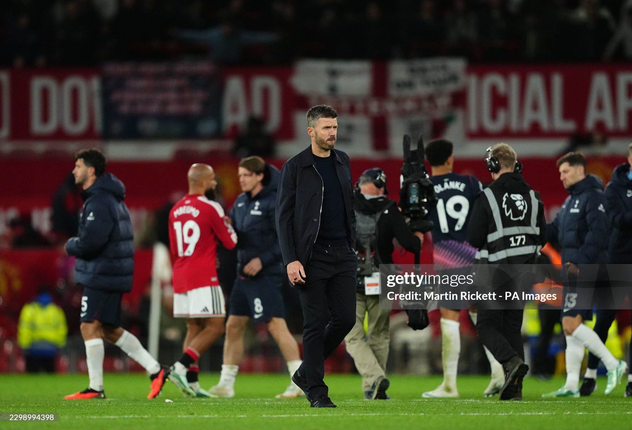 Khó khăn đang bủa vây thầy trò HLV Carrick