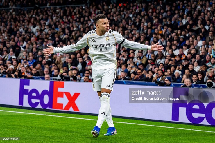 “Án phạt” từ khán đài Bernabeu