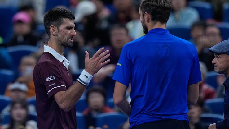 Djokovic từng gặp sự cố tương tự ở US Open dĩ nhiên anh hiểu được cảm xúc của tay vợt Nga