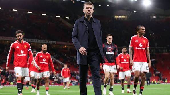 MU rơi vào vòng lặp quen thuộc, Carrick nối gót 4 HLV "bay ghế" giữa mùa? - 1