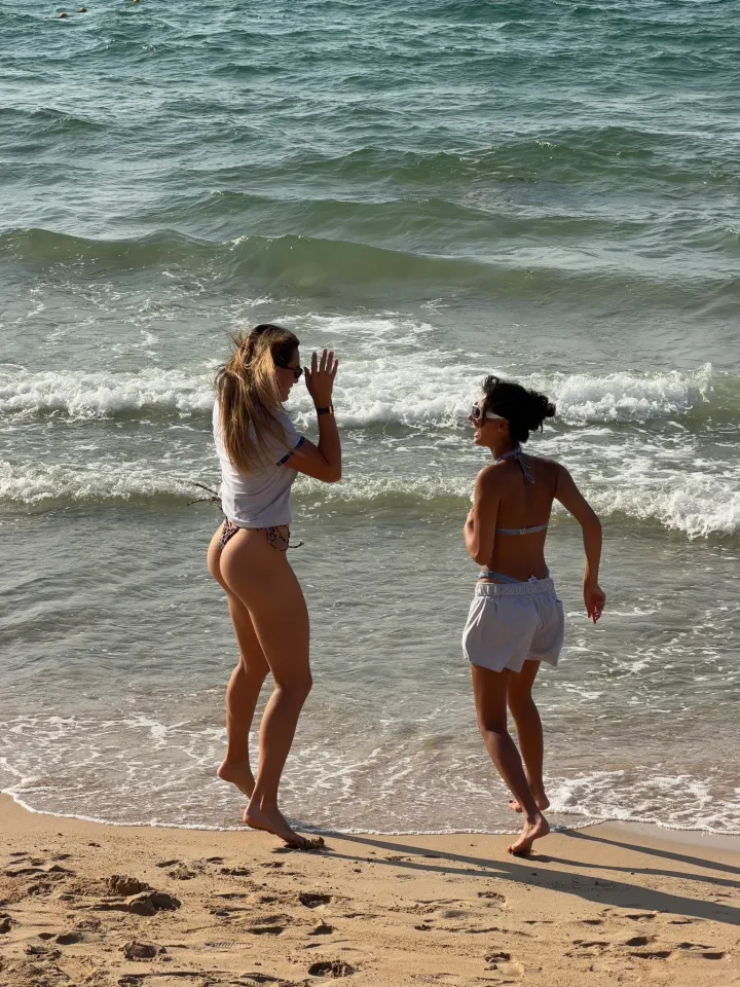Cựu số 1 thế giới Sabalenka diện bikini khoe vòng eo săn chắc - 2