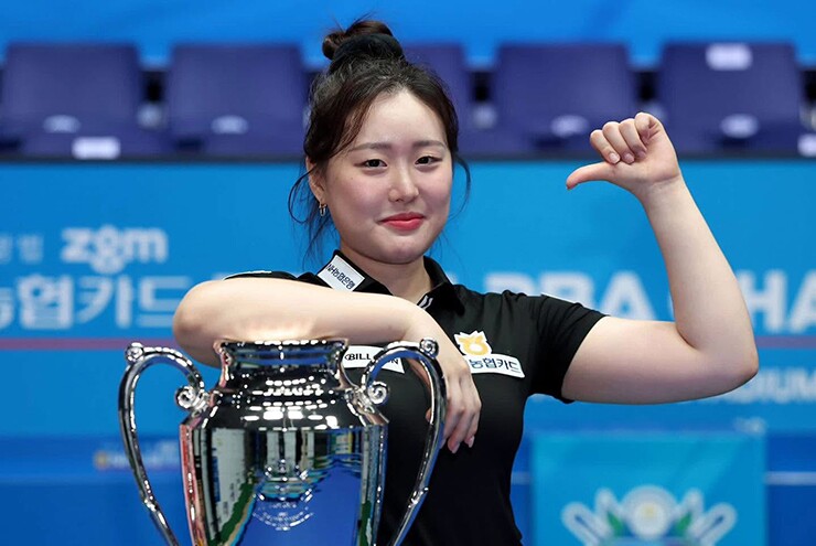 Kim Bo-mi khóc nức nở sau khi đăng quang