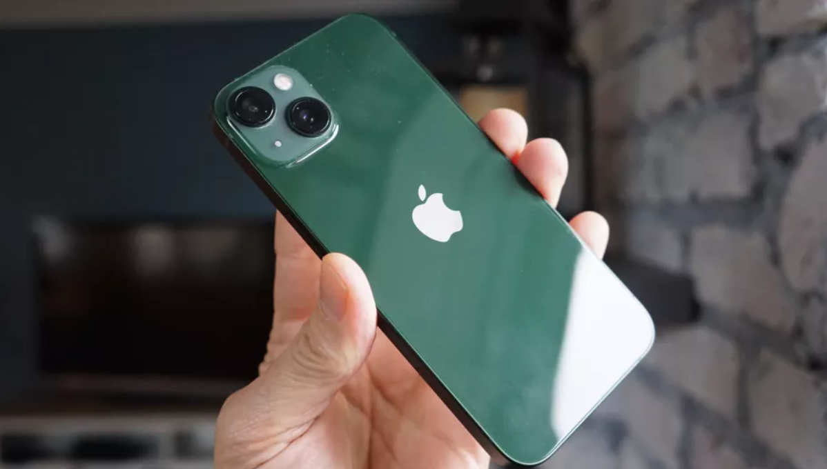 iPhone 13.