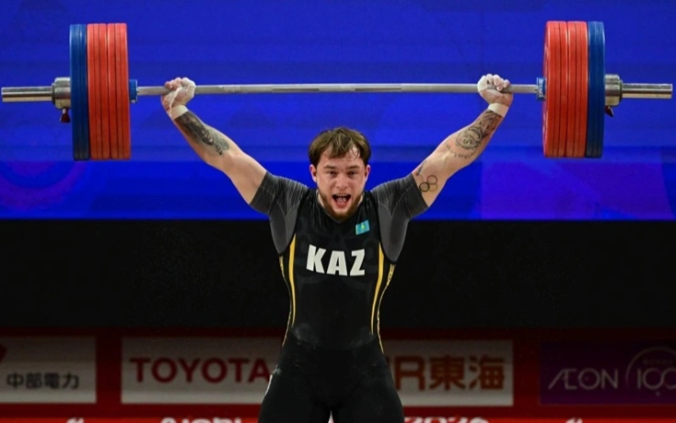 Alexey Churkin giữ kỷ lục cử giật&nbsp;173kg