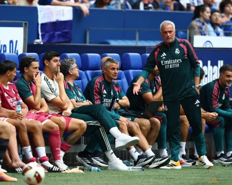 HLV Mourinho chưa thể cải thiện bầu không khí nội bộ cho Real Madrid