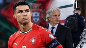 Ronaldo được “giơ cao đánh khẽ” & trò đùa trị giá 7,4 triệu đồng