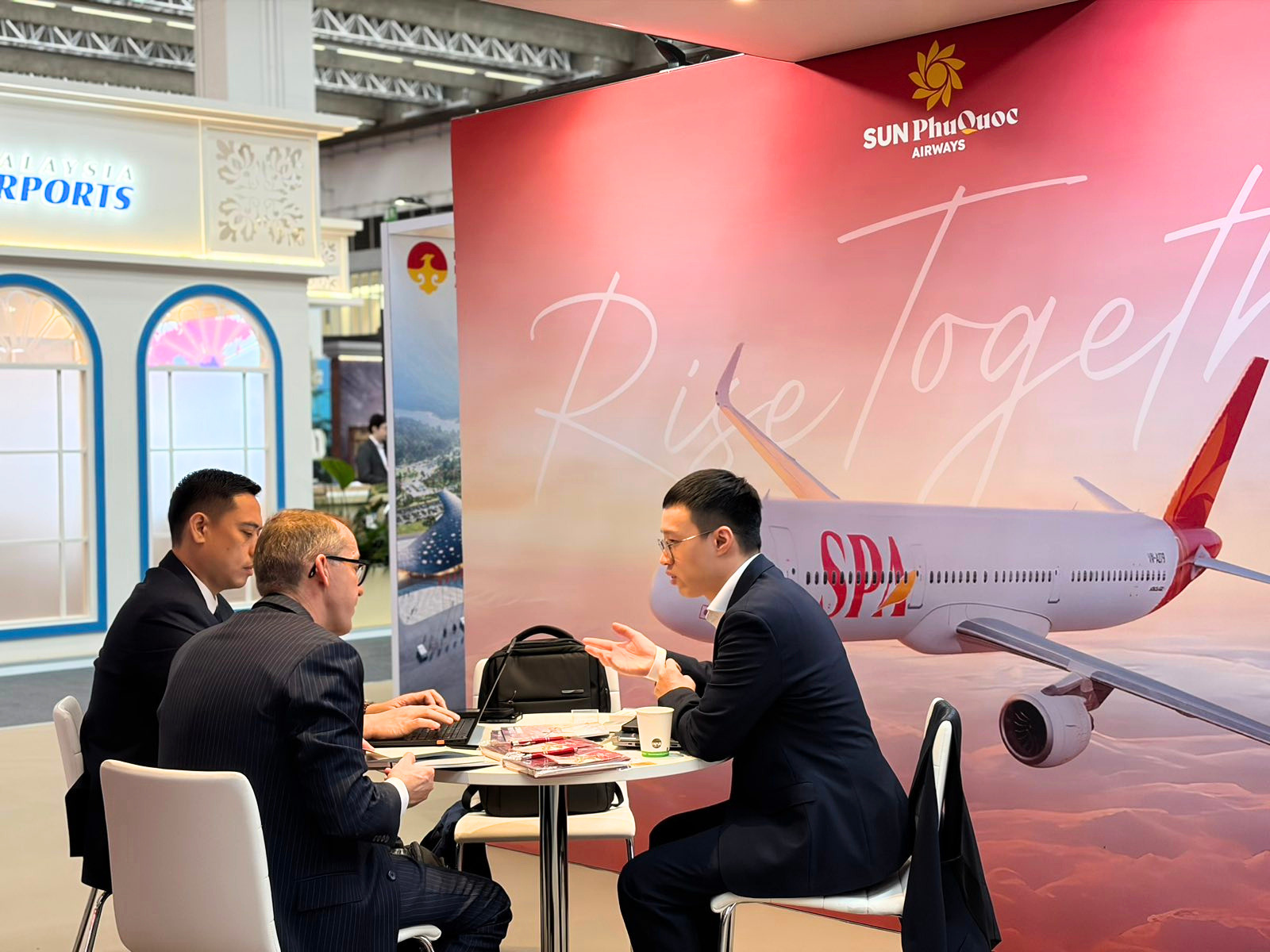 Sun Group giới thiệu hệ sinh thái Hàng không tại gian hàng E20, Routes World 2026 